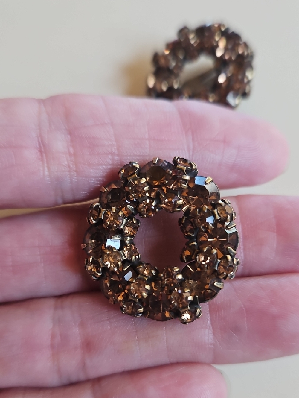 Vintage Topaz Amber Colored Rhinestones Wreath Laurel Design Earrings STUNNING! - Picture 3 of 7